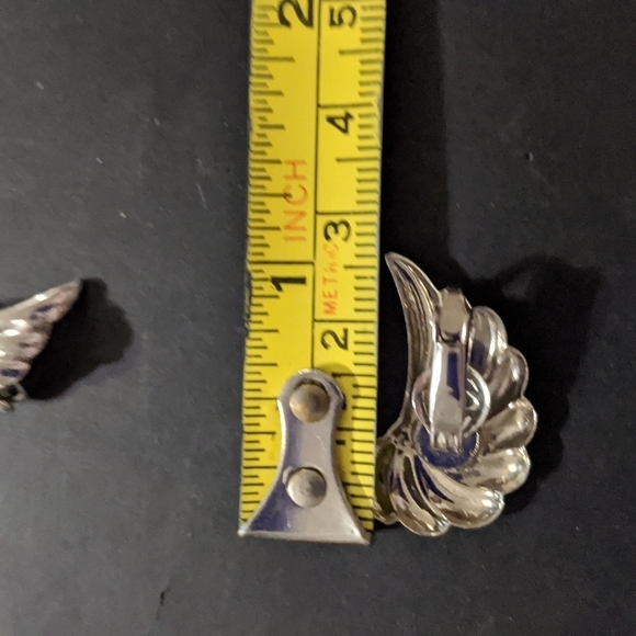 Vintage Silver Tone Feather Wings Clip On Statement Earrings - Picture 3 of 3